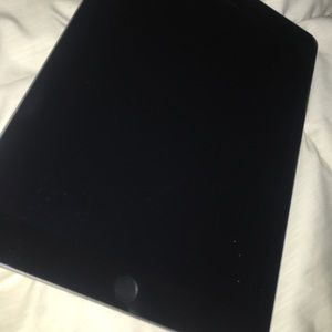 iPad 6th gen 32 gb